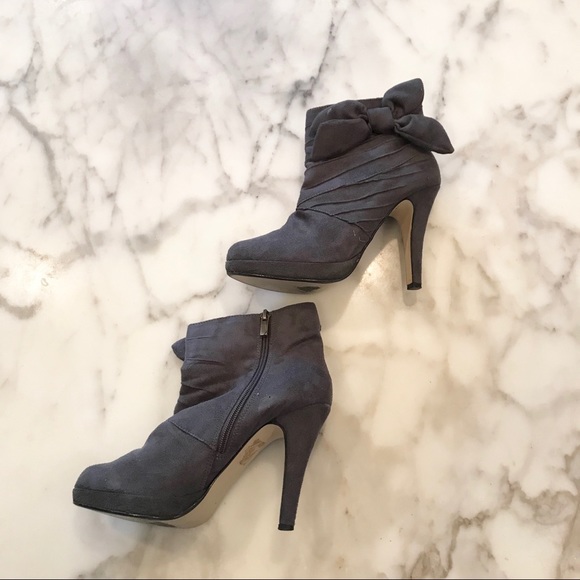 Size 9 Forever 21 Gray Booties with Bow Detail - Picture 3 of 5